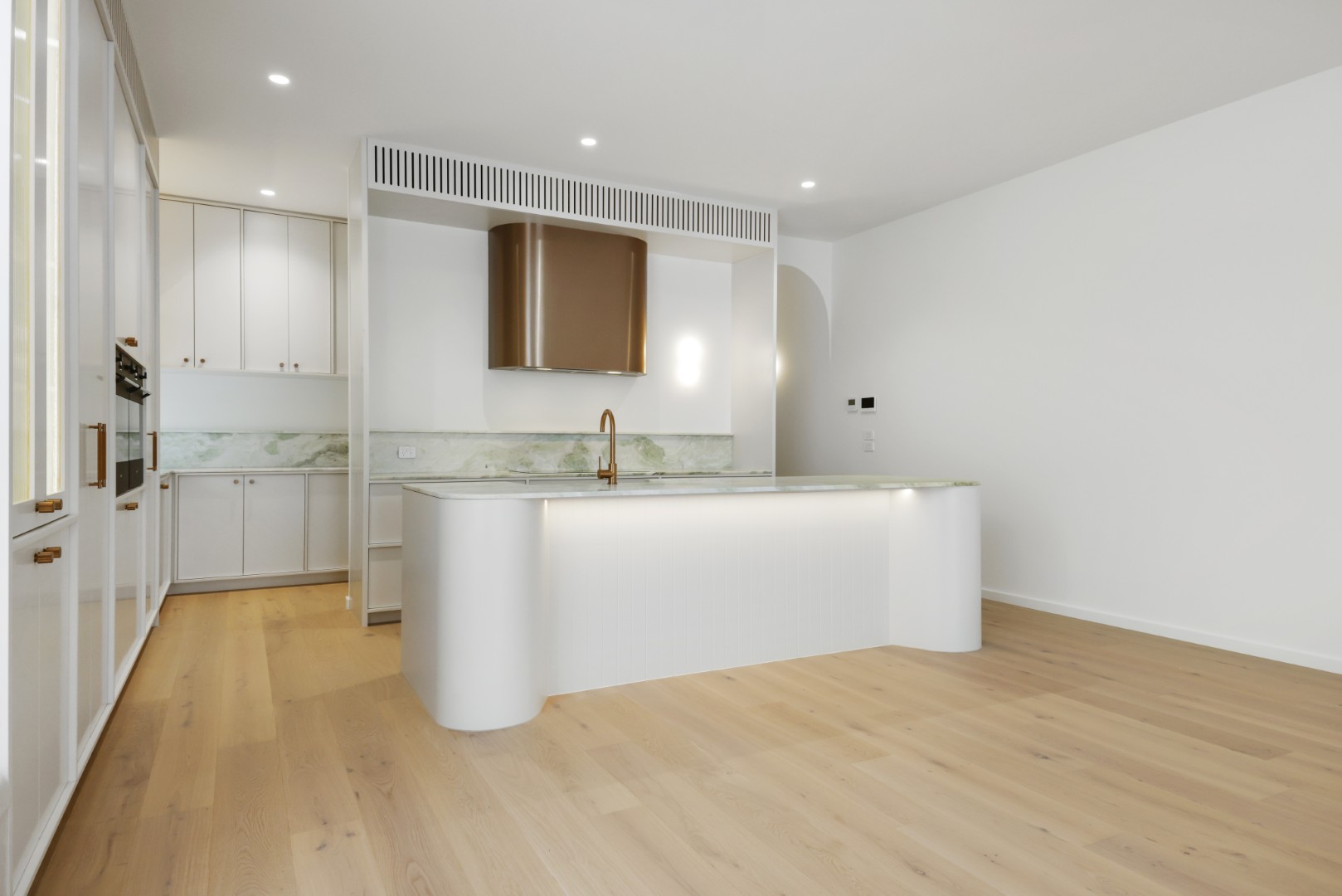 CentrepieceCabinetryStunningBronzeCopperHardwareWithJadeMarbleBenchtopsandCleanWhiteLines3 Centrepiece Cabinetry