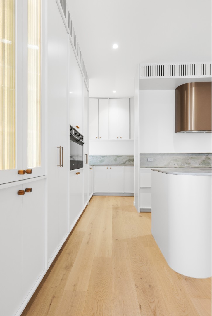 CentrepieceCabinetryStunningBronzeCopperHardwareWithJadeMarbleBenchtopsandCleanWhiteLines4 Centrepiece Cabinetry