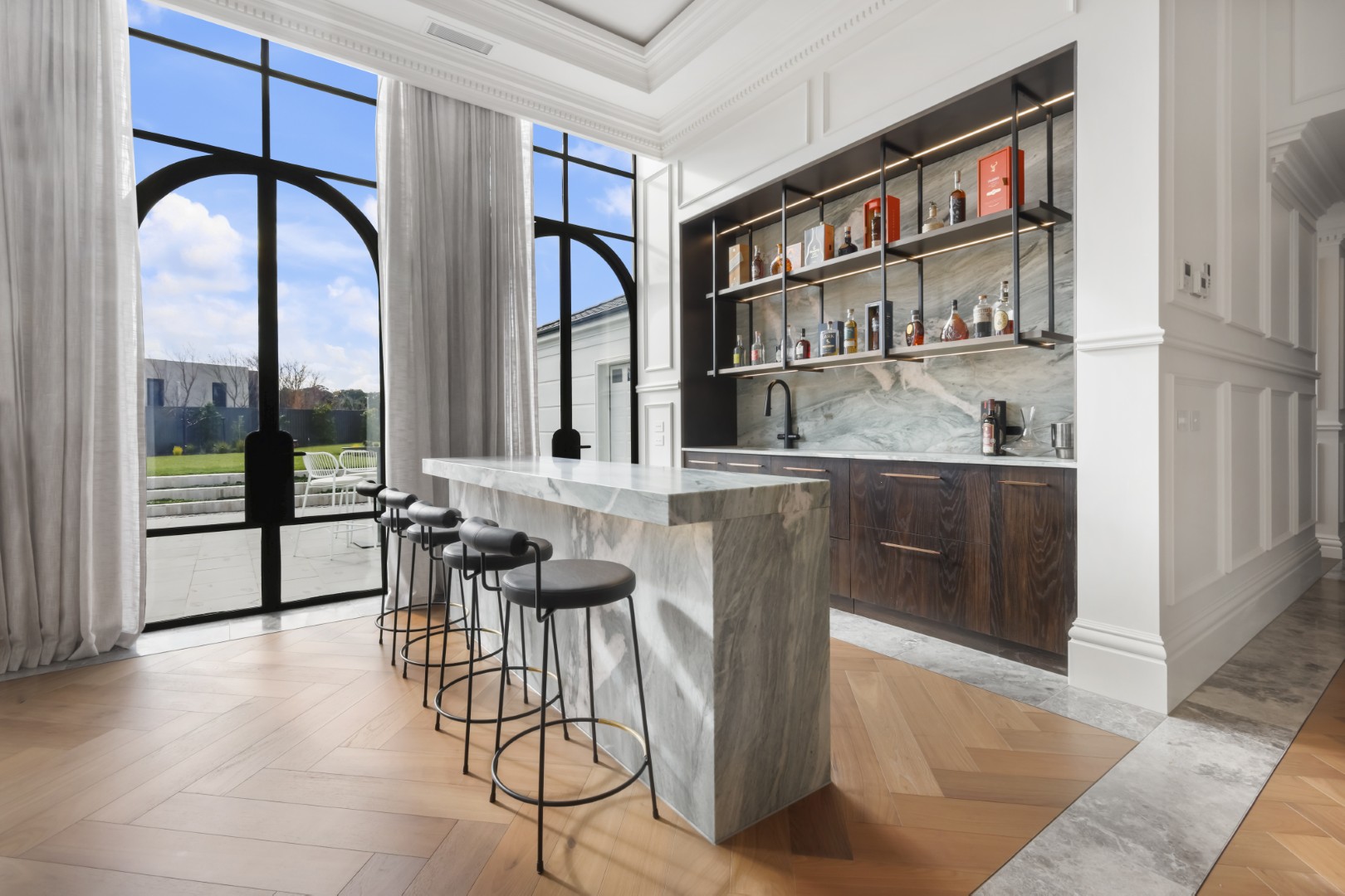 CompleteStyleJoineryStylishKitchenwithMarbleAccentsBarFancyDoors&HighContrastDesign2 Complete_Style_Joinery Sink