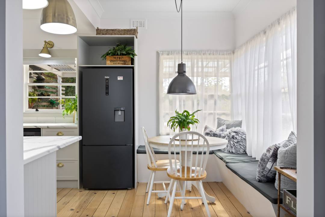 Dreier by Design Bright White Kitchen Marble Benchtops with gorgeous styling and lots of plants 2 Finewood Designer Kitchens