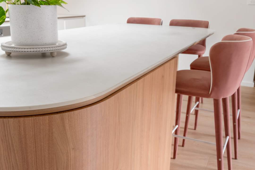 Smith&SmithRoseKitchenwithWarmTimberGoldTapFittingsStunningShelvesandaGorgeousPlant1 Smith&Smith_Cabinetry